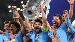 西媒：马马尔达什维利转会利物浦接近完成，将回租瓦伦一年